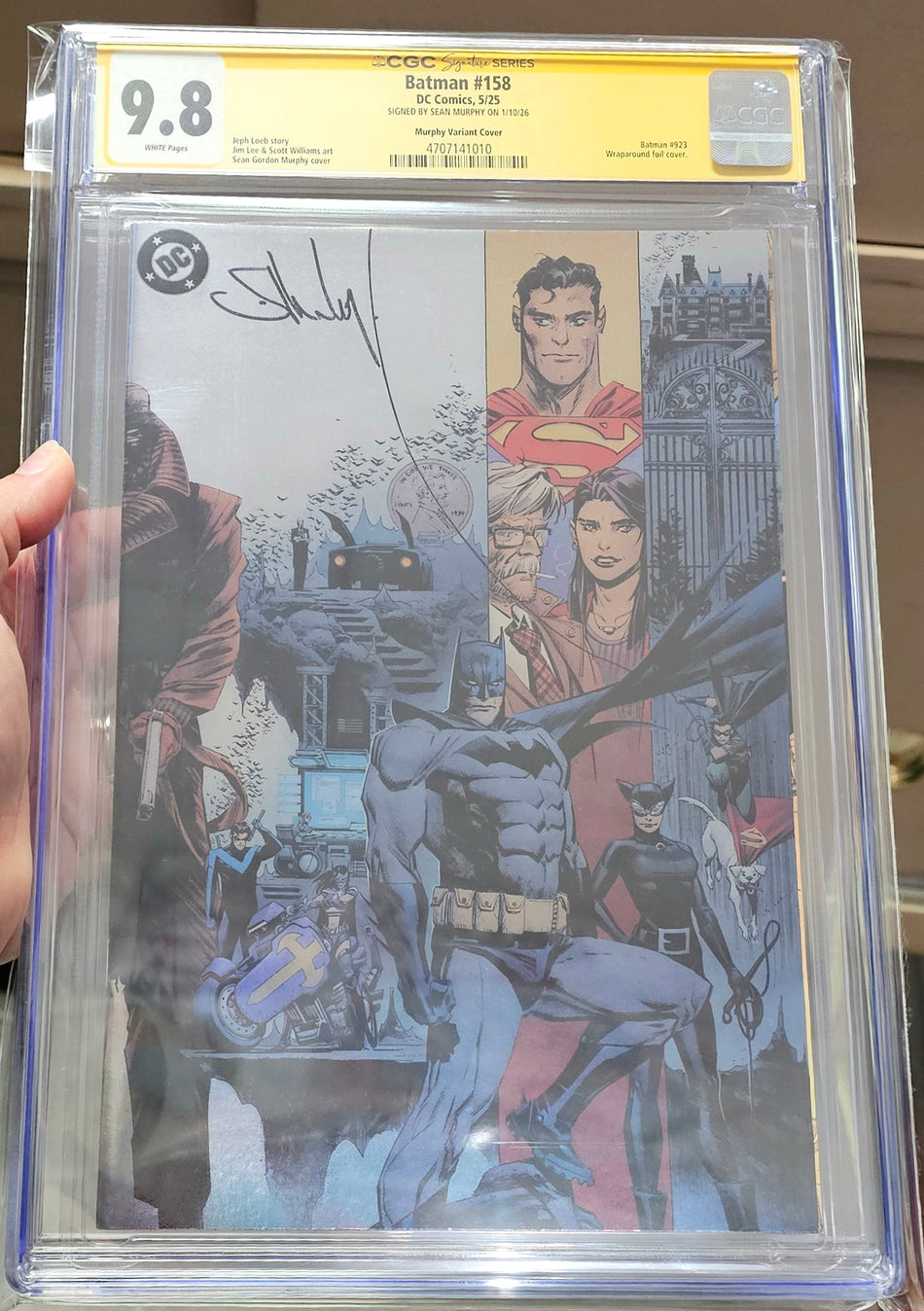 CGC 9.8 Batman #158 DC Showcase Wraparound Foil Variant SIGNED by Sean Murphy on 01/10/2026